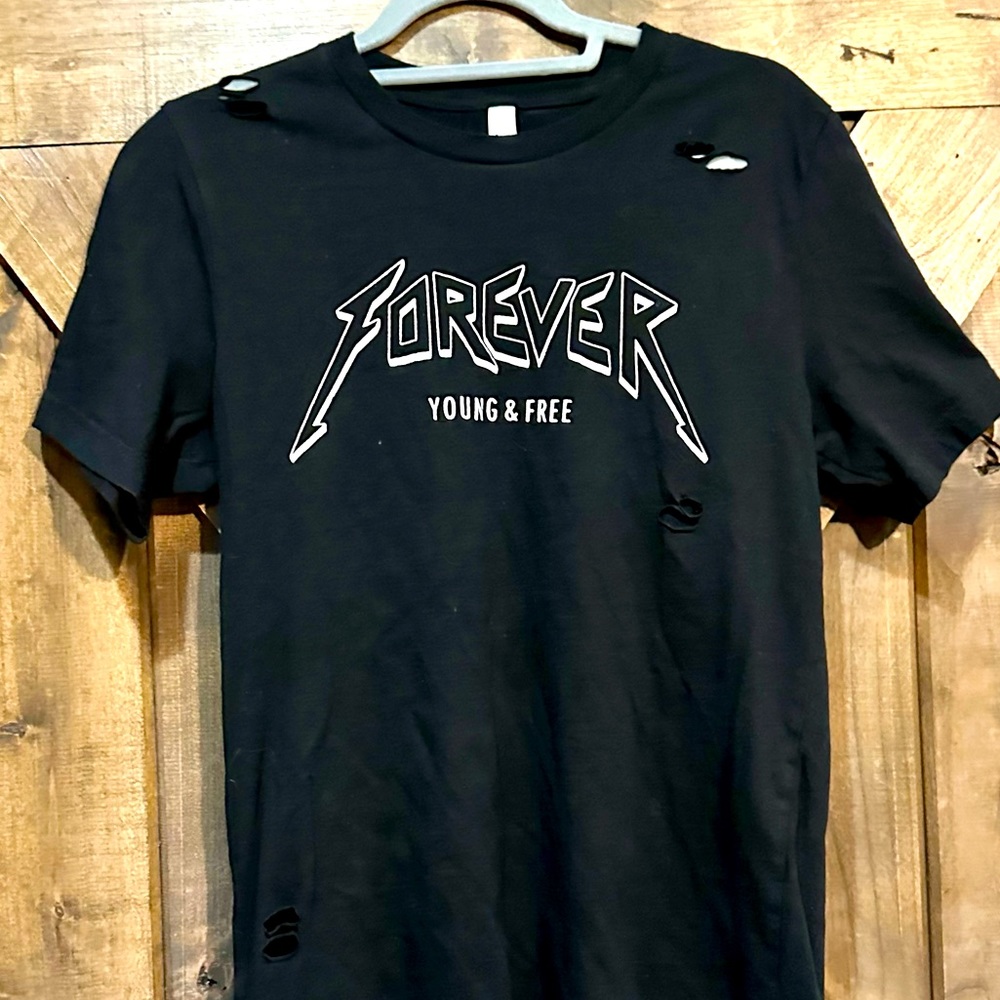 EUC Black Forever Young & Free Distressed Short Sleeve Tee Sz M